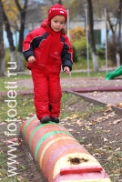 Детские площадки деревянные, фотографии играющих малышей