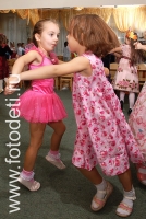 Детишки танцуют на утреннике, тематика фото «Обучение детей танцам
