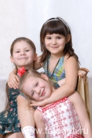 Три подружки под окном … , фотография на сайте fotodeti.ru