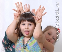 Оленьи рога, забавные фотографии детей на сайте детского фотографа
