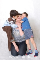 Фотография, на которой малыш играет вместе с мамой , фотография на сайте фотодети.ру