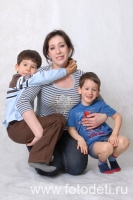 Фотография, на которой малыш играет с мамой , фотография на сайте фотодети.ру