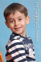 Студийный портрет мальчика, забавные фотографии детей на сайте детского фотографа