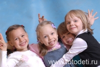 Дети балуются на фотосессии в детском саду , фотография на сайте fotodeti.ru