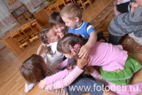 Дети устроили кучу-малу , фото на сайте fotodeti.ru