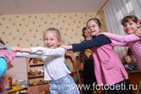 Фотография игры в паровоз в детском саду , фото на сайте fotodeti.ru