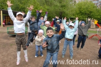 Фотография детей в прыжке , фото на сайте fotodeti.ru