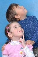Забавная фотка мальчика с девочкой, фотография детского фотографа Игоря Губарева