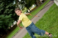 Мальчик бросает бумеранг, фотография детского фотографа Губарева И.Н.