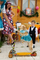 Дрессированная собачка на детском празднике, фотография автора сайта фотодети Губарева Игоря