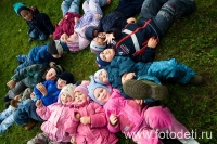 Позитивная групповая фотография детей, фотоснимок автора сайта фотодети Губарева И.Н.