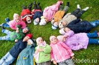 Необычная композиция детей на групповом фото, фотоснимок автора сайта фотодети Губарева Игоря