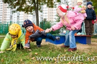 Дети веселятся на прогулке в детском саду, фотография детского фотографа и психолога Губарева Игоря