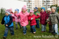 Бегущая группа детей, фотография автора сайта фотодети Игоря Губарева