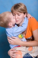 Нежный ребёнок с мамой, фото автора сайта фотодети Губарева Игоря