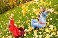 Осенняя фотосессия с кленовыми листьями, фото детского фотографа и психолога Губарева Игоря Николаевича