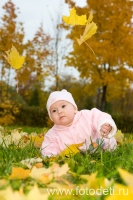 Маленький ребёнок на природе, фотография автора сайта фотодети Игоря Губарева
