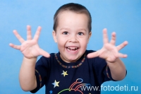 Открытые ладошки ребёнка, фотография автора сайта фотодети Игоря Губарева