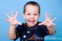 Открытые ладошки ребёнка, фотография автора сайта фотодети Игоря Губарева