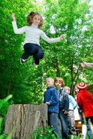 После того, как дети увидят свой прыжок на дисплее камеры, им хочется прыгать ещё выше.