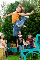 Весёлые конкурсы с прыжками должны присутствовать в арсенале детского фотографа.