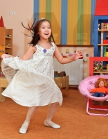 Платье развивается в танце. Фотогалереи фотографий детей, сделанных в 2009 году.