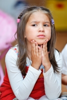 Жесты и эмоции в детской портретной фотографии. Фотосъёмка в школах и детских садах Москвы.