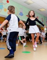 Учим детей танцевать в детском саду. Фотографии детей на интернет-сайте Игоря Губарева.