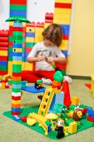 Интересный конструктор для малышей от 3 до 5 лет. Фото малышей на интернет-сайте Игоря Губарева.