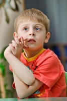 Интересные жесты и эмоции детей на занятиях в детском саду. Фото детей на фотопроекте Игоря Губарева.