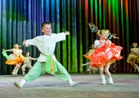 Русские народные танцы в исполнении детей артистов на творческом фестивале. Детские фотографии на сайте профессионального фотографа.