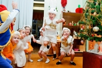 Подвижные игры для детей у ёлочки - часть новогоднего сценария. Фотосъёмка детей в детских садах и в семье.