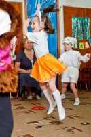 Динамичные танцы для детского праздника в детсаду.  Дети на фотографиях детского фотографа Игоря Губарева.