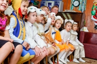 Дети в карнавальных костюмах на детском празднике. Фото детей на фотосайте Игоря Губарева.