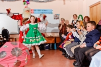 Празднование нового года в школе. Фото детей на интернет-сайте Игоря Губарева.
