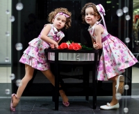 Рекламное фото модной детской одежды