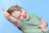 Детские эмоции на фотографиях, детский студийный портрет портрет