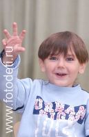 Портрет ребёнка, снятый в процессе фоторепортажа, детский репортажный портрет