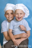 Дети в костюмах поваров, фотография детского фотографа Игоря Губарева