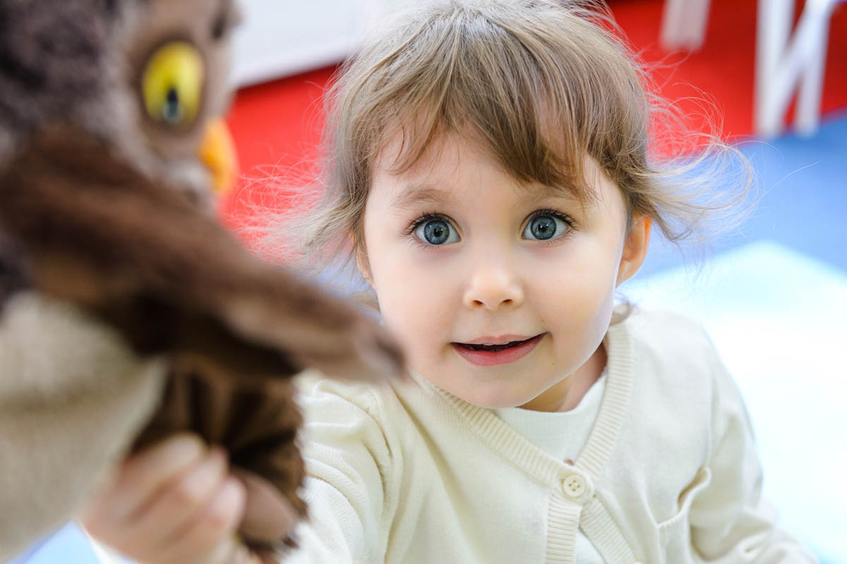Применение игрушек во время фотосессий в детском саду