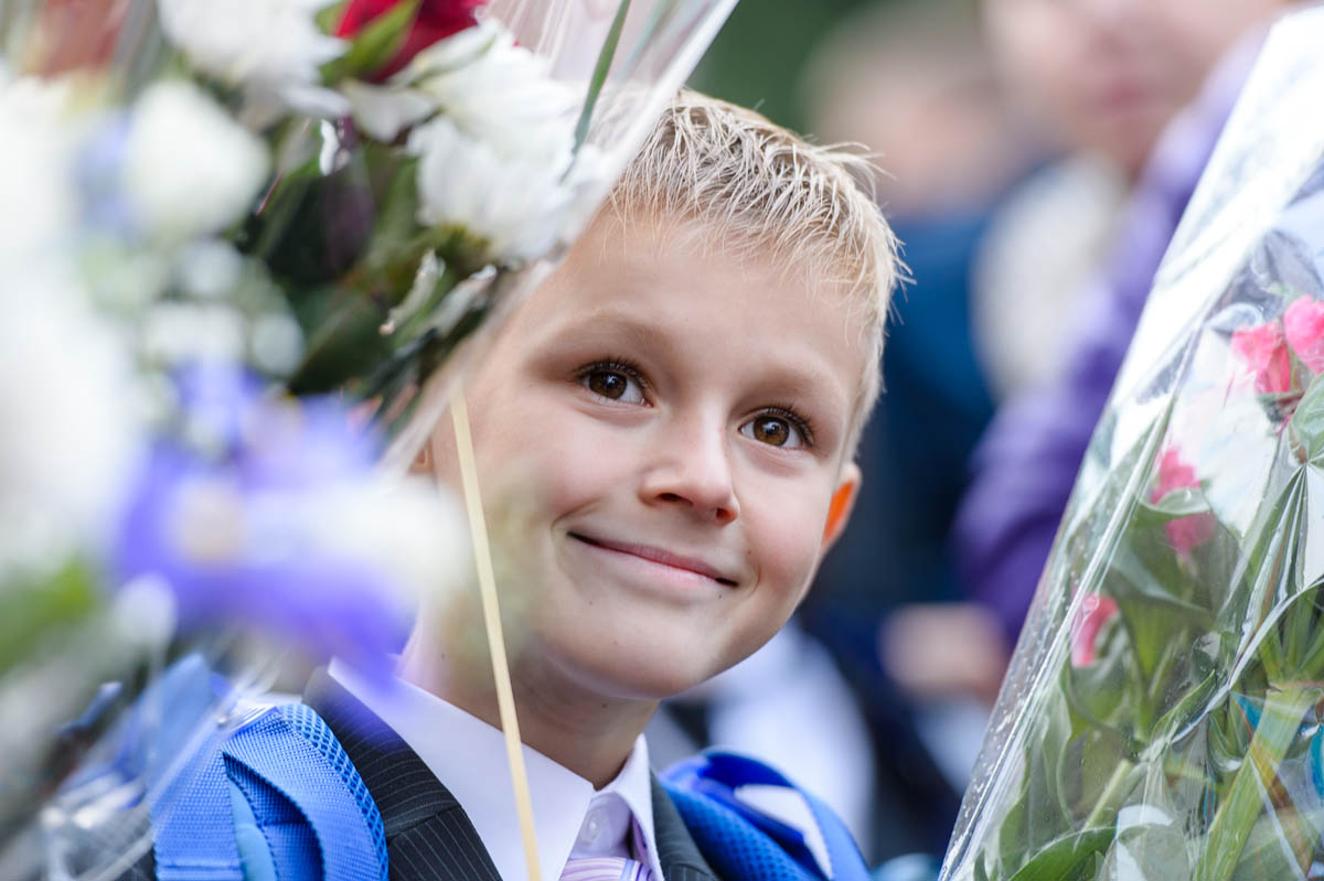 Фотосъёмка детей 1 сентября. Заказ детского фотографа. Фоторепортажи в школах Москвы и области.