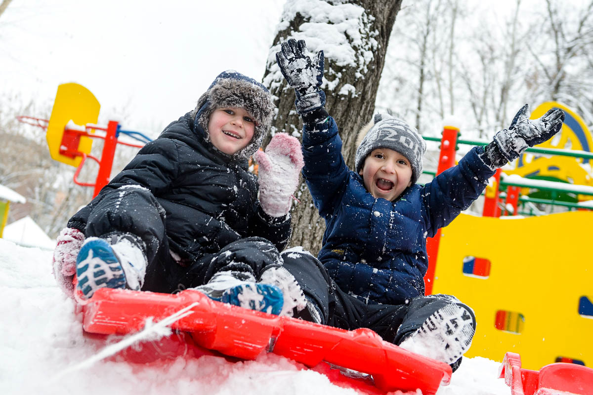 Фотографии детей на детской площадке зимой