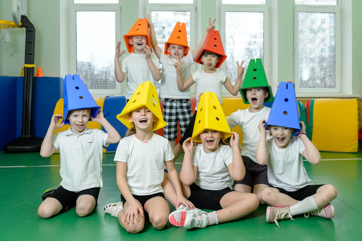 Неформальные групповые фотографии детей на физкультуре в детском саду. Ирина Левитэ - детский фотограф.